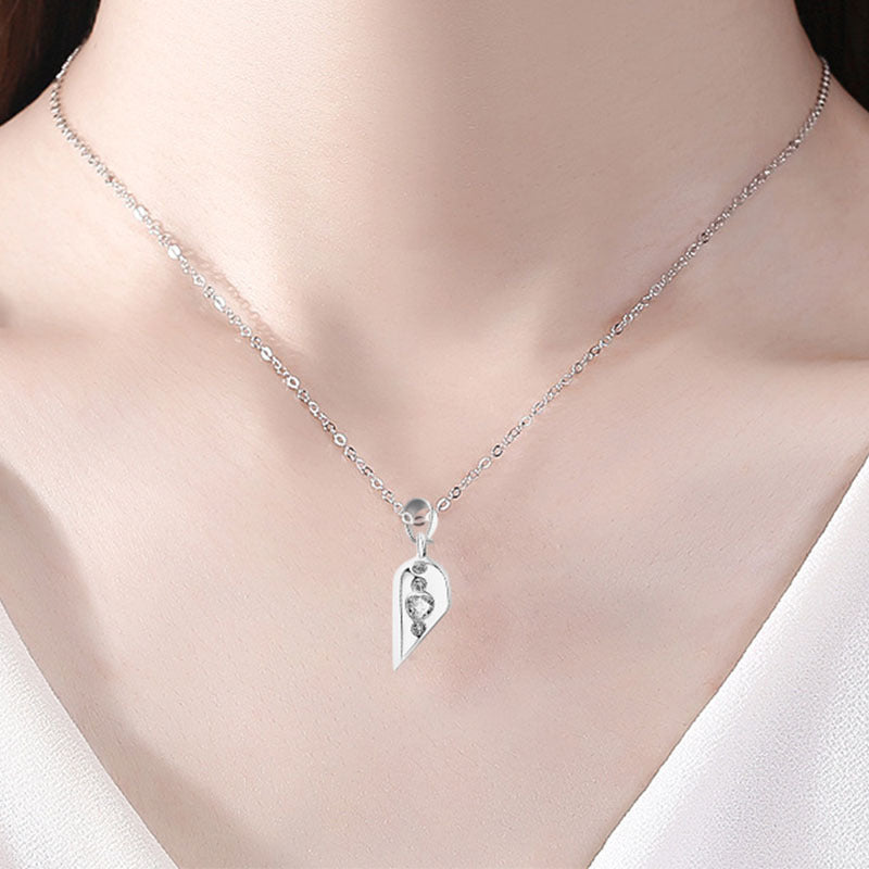 Magnet Heart shape Rotating Necklace - Kaldas Online Shopping