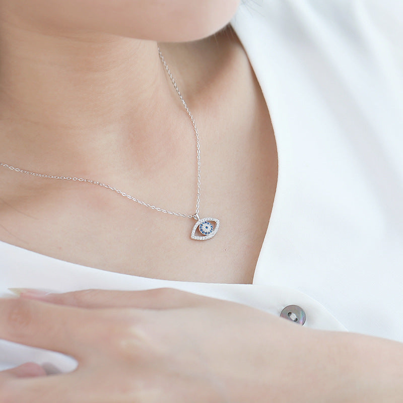 Silver Eye shape Necklace - Kaldas Online Shopping