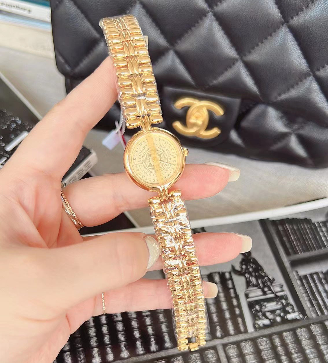 Mid-Ancient Style Women's Watch