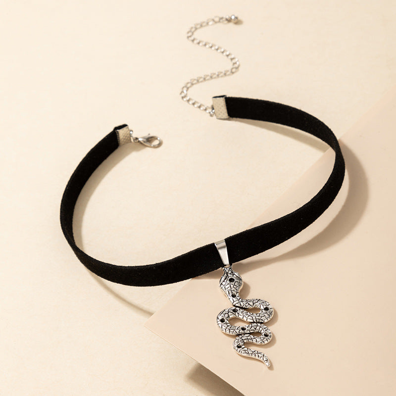 Snake shape Dark Necklace - Kaldas Online Shopping