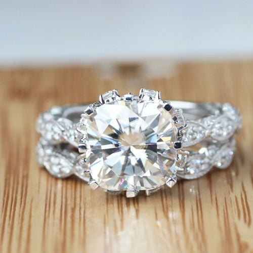 Royal zircon ring - Kaldas Online Shopping