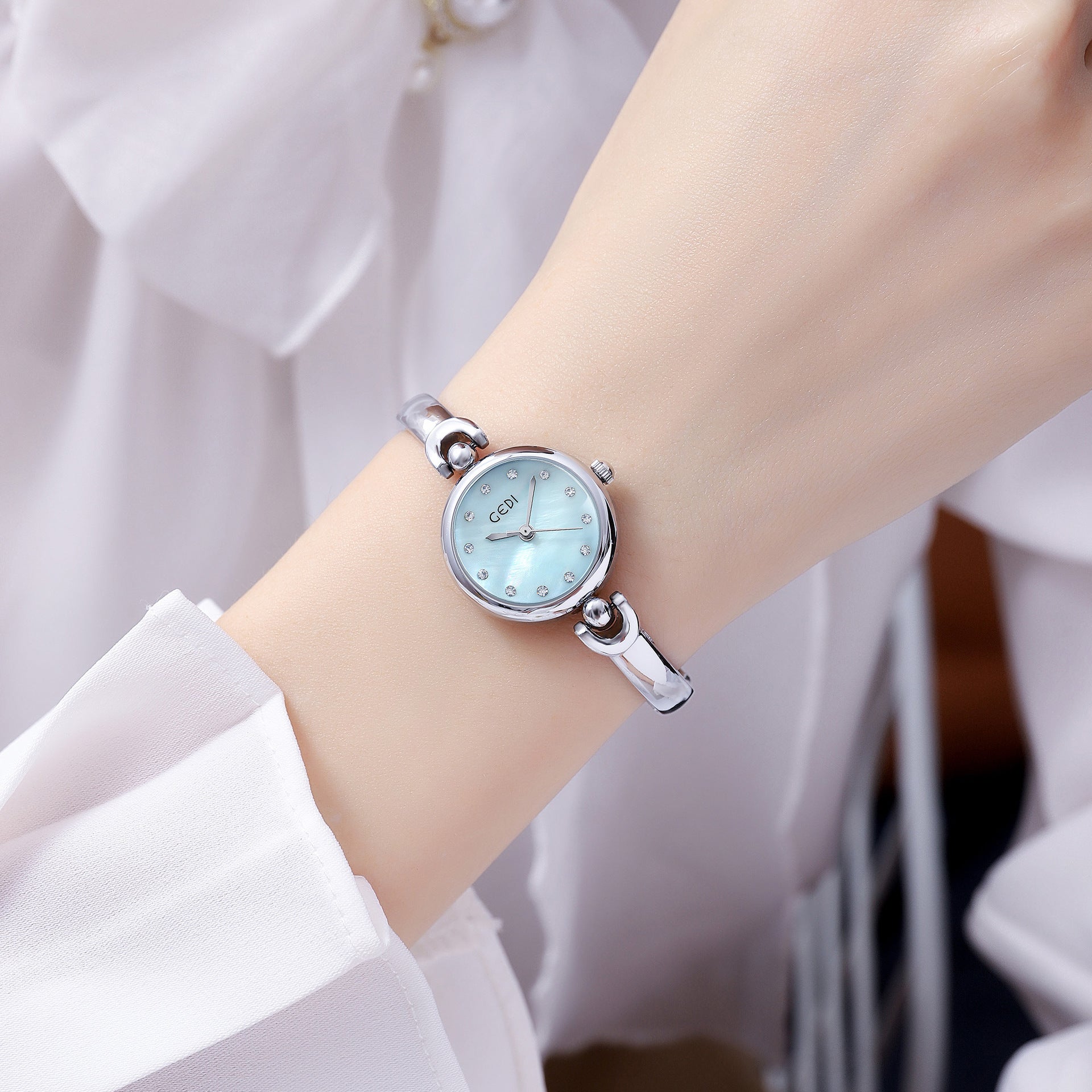Exquisite Round Dial Bangle Quartz Watch - Kaldas Online Shopping