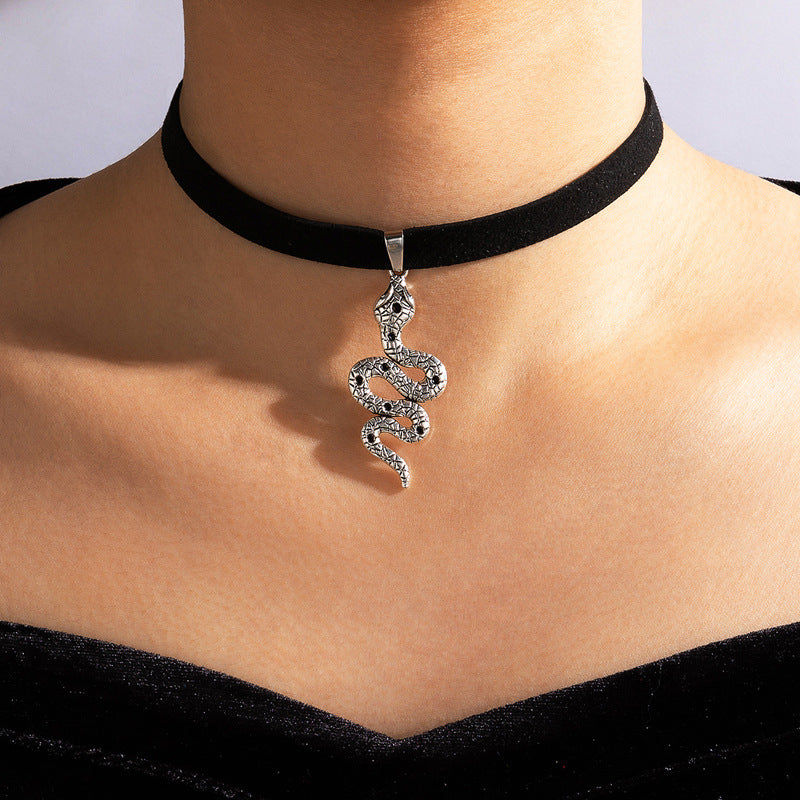 Snake shape Dark Necklace - Kaldas Online Shopping