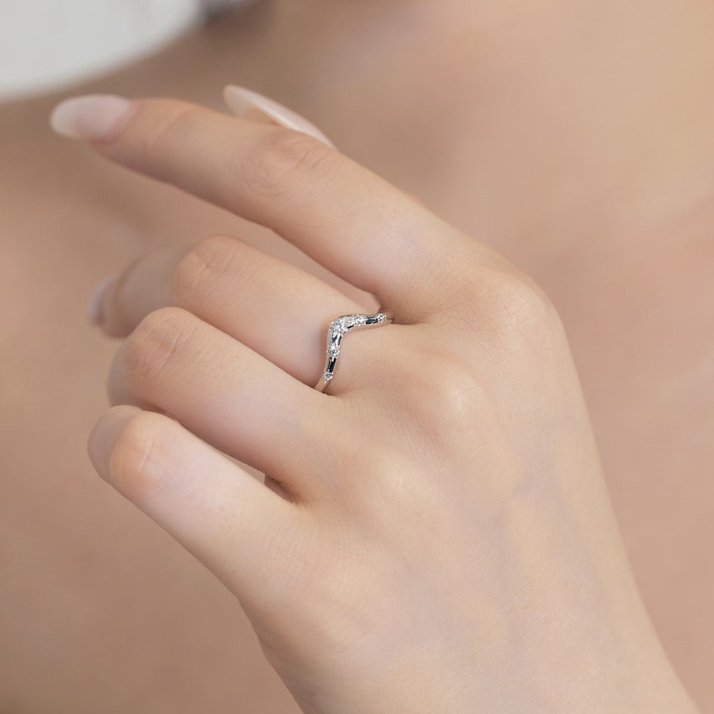 S925 Silver Sun Light Design V-shaped Zircon Ring - Kaldas Online Shopping
