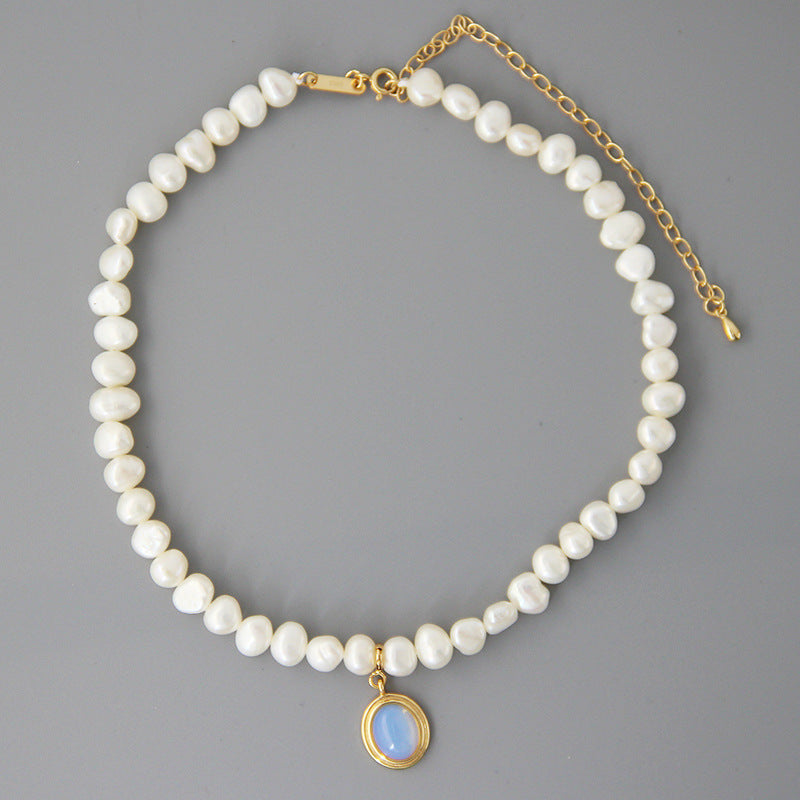 Round Medal Pearl Necklace - Kaldas Online Shopping